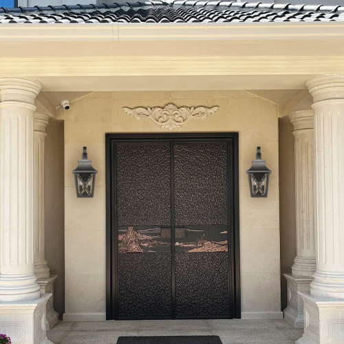 Waterproof outdoor wall light in rain