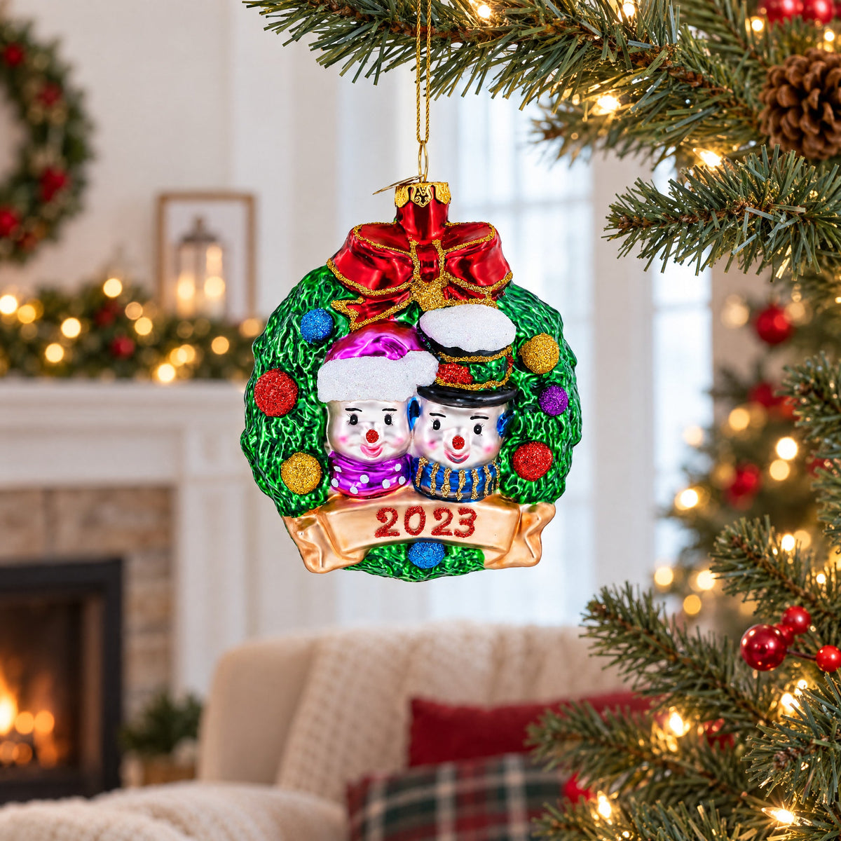 2023 Snowmen Couple in Wreath Glass Christmas Ornament